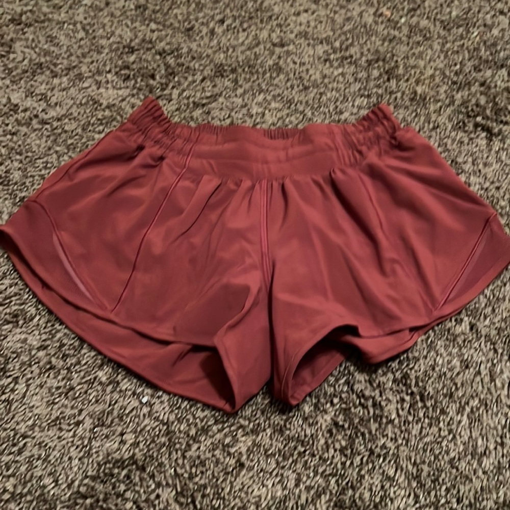 Lulu lemon hottie hot shorts 2.5 lined, size zero, BRAND NEW!!, out of stock